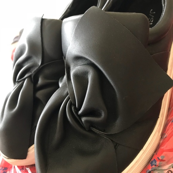 Platform slides with bow detail - Picture 5 of 6